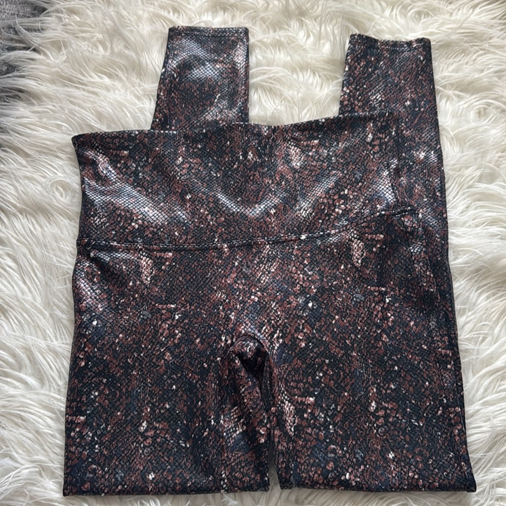 Spanx Faux Leather Snake Shine
Leggings, Mocha Snake XL - Picture 4 of 5